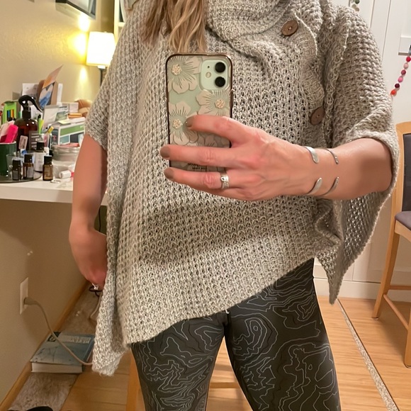 ♥️♥️♥️Softly crocheted gray sweater coverup - Picture 2 of 6